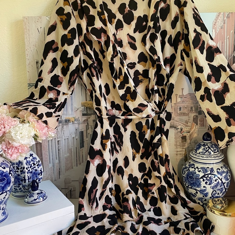 Pretty Little Thing Leopard Print Wrap Dress Size… - image 1